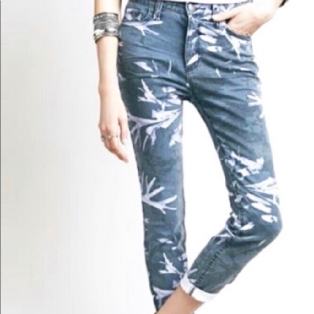 Free People gray and purple leaf floral jeans!